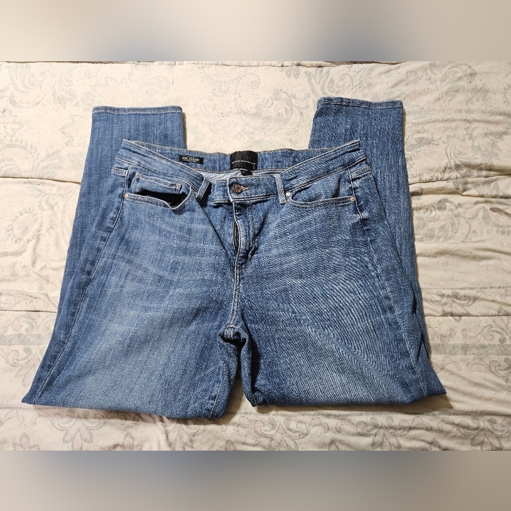 White House Black Market Mid Rise Girlfriend Jeans! - Picture 2 of 8